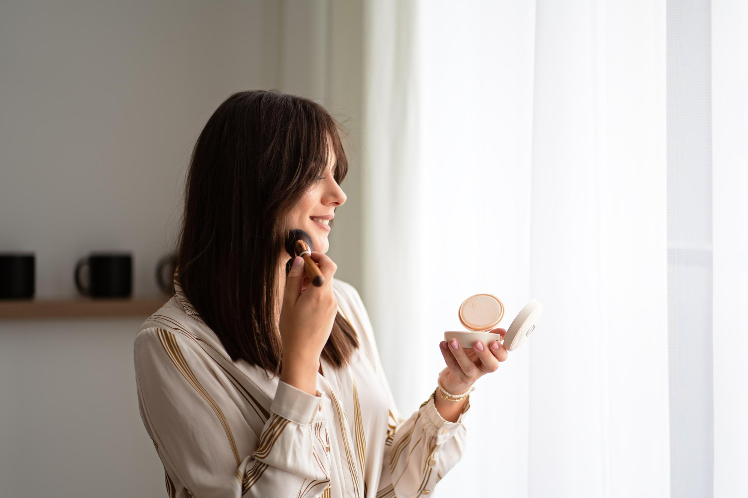 Jaki zestaw kosmetyków do makijażu dla początkujących wybrać? Podstawowe kosmetyki do makijażu