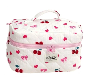 eCarla pikowana kosmetyczka kuferek w serca i wiśnie KS150
