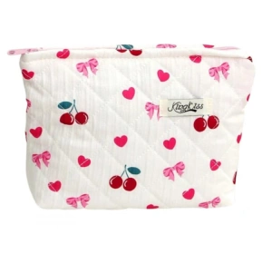 eCarla pikowana kosmetyczka jednokomorowa w serca i wiśnie KS151